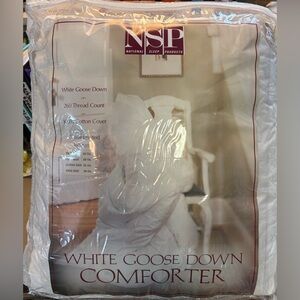 NIB White Goose Down Comforter with Cotton Cover full/queen